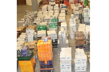 ضبط ما يزيد عن  13100 كروز دخان وكميات كبيرة من السجائر  الإلكترونية والمعسل