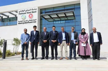 وفد أوزبكستاني يطلع على تجربة الوطني للبحوث الزراعية 
