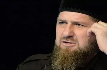 تقليد الرئيس الشيشاني وسام "حامي السنّة" في غروزني
