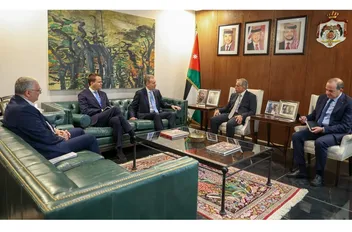 رئيس الوزراء يستقبل رئيس المنتدى الاقتصادي العالمي
