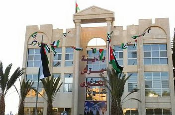 بلدية جرش توضح أسباب تأخر صرف رواتب 42 عامل وطن
