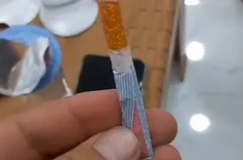 مواطنون يشكون من نوع حلوى يباع بالاسواق على شكل " سجائر "