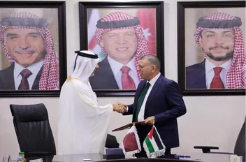 وزير الداخلية مازن الفراية مع وزير الدولة للشؤون الداخلية القطري الشيخ عبد العزيز بن فيصل بن محمد آل ثاني