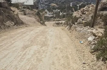 بلدية عجلون الكبرى تبدأ بتأهيل وتعبيد طرق حيوية 
