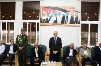 مندوبا عن جلالة الملك عبدالله الثاني، وسمو الأمير الحسين بن عبدالله الثاني، ولي العهد، قدم رئيس الديوان الملكي الهاشمي يوسف حسن العيسوي، اليوم السبت، واجب العزاء إلى عشيرة الغنيمات، بوفاة الدكتور مصط
