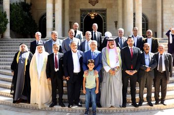 رئيس الديوان الملكي يلتقي وفدًا من جمعية فكر للتنمية الثقافية