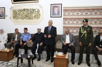 مندوبا عن الملك وولي العهد .. العيسوي يعزي عشيرتي العكور والتميمي