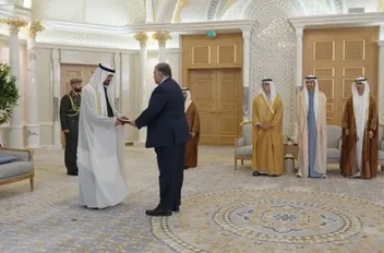 السفير ماجد القطارنة يقدم أوراق اعتماده في الإمارات