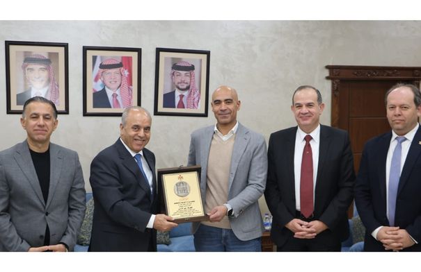 عاجل شــركة زيــن تتبرع بـ3 ملايين دينار لإنشاء شبكة "واي فاي" في 1500 مدرسة حكومية 