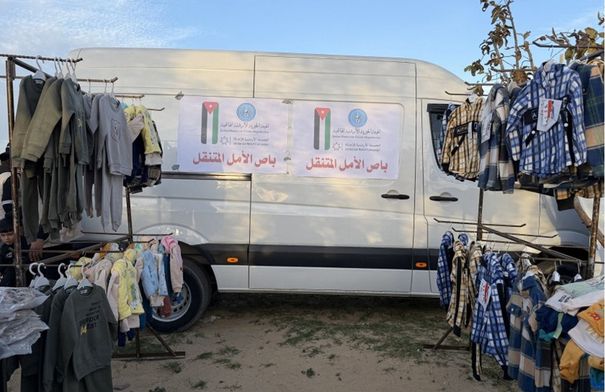 "الخيرية الهاشمية" والحملة الأردنية توزعان كسوة للأطفال في غزة #عاجل 