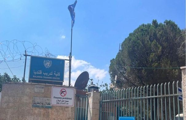 الاحتلال يواصل السيطرة على معهد قلنديا ويعزز وجوده العسكري 