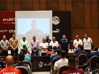 الدكتور مصطفى عزام المدير التنفيذي وأعضاء لجنة الحكام أثناء الاختبارات