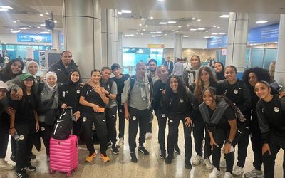 بعثة المنتخب الوطني للكرة النسائية تعود إلى القاهرة 