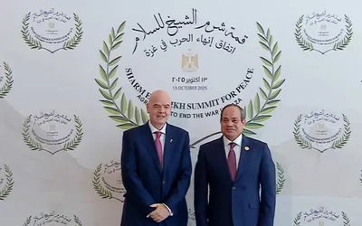 الرئيس السيسي يستقبل إنفانتينو في قمة السلام بشرم الشيخ