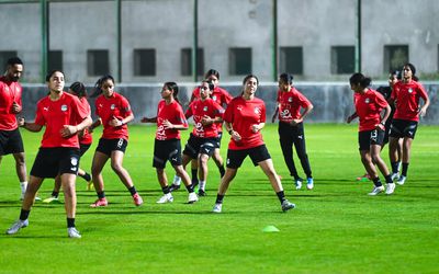 بعثة منتخب مصر للشابات تصل توجو 