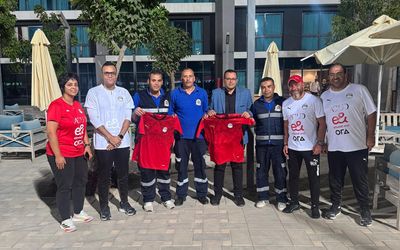الجهاز الفني لمنتخب الشباب يكرم طاقم إسعاف مدرب الحراس