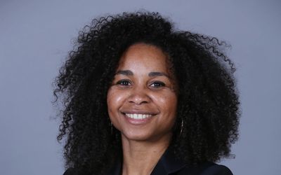 تعرف على لورا جورج رئيس لجنة تنمية كرة القدم النسائية بالاتحاد الدولي