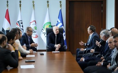 المهندس هاني أبو ريدة يستقبل مجموعة من أندية الجمعية العمومية 