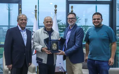 المهندس هاني أبو ريدة يستقبل السفير الكندي 