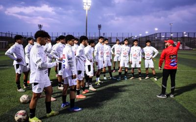 مران حماسي ومحاضرة فنية في بداية معسكر منتخب الشباب