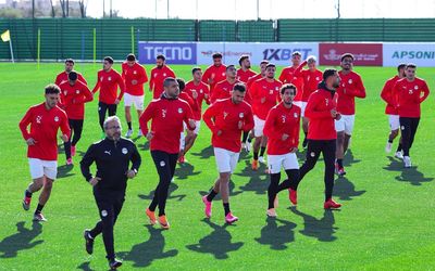 وفد من المنتخب الوطني يغادر إلى أمريكا للتحضير للمونديال