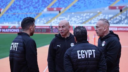 منتخب مصر يتفقد أرضية ملعب مركب محمد الخامس لمباراة نيجيريا