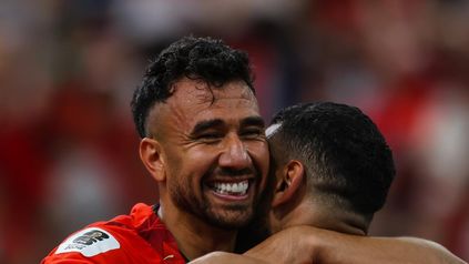صلاح وتريزيجيه يحتفلان بالفوز
