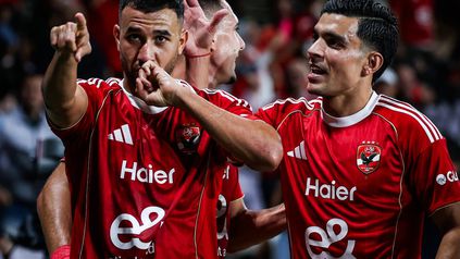 فرحة تريزيجيه بتسجيله هدف الأهلي الأول في شباك سيراميكا