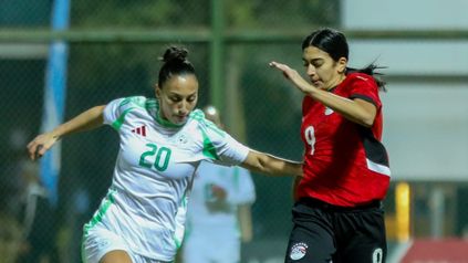 هامش من مباراة مصر للكرة النسائية أمام الجزائر 