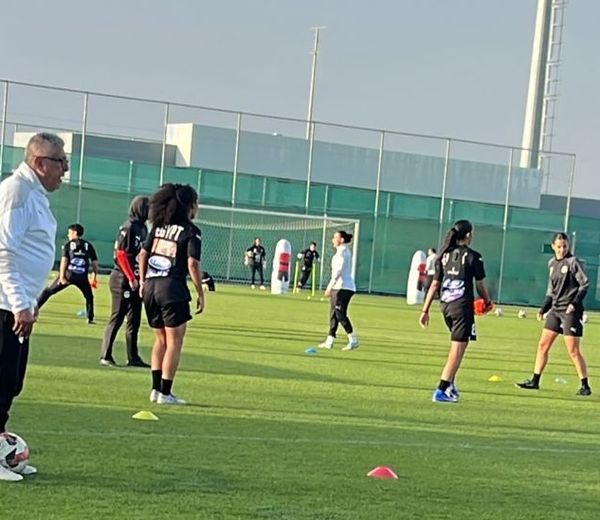 المنتخب الوطني للكرة النسائية يواصل استعداداته لوديته الثانية في السعودية