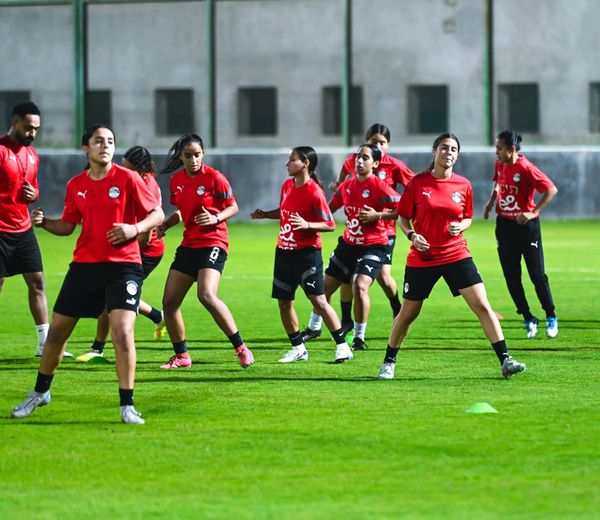 بعثة منتخب مصر للشابات تصل توجو 