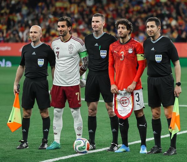 طبيب المنتخب يكشف تفاصيل إصابة عيسى وهاني 