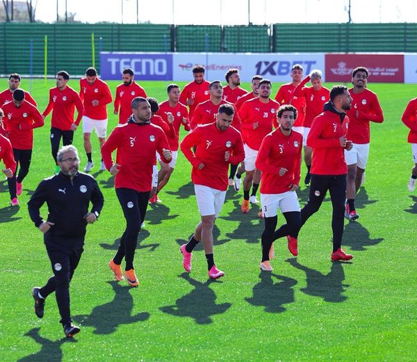 وفد من المنتخب الوطني يغادر إلى أمريكا للتحضير للمونديال