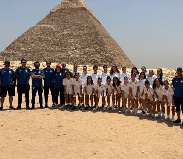 منتخب تونس للكرة النسائية يشيد بحفاوة الاستقبال في مصر ويزور الأهرامات