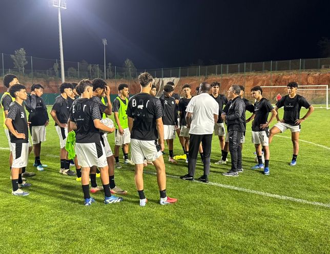 Tuyển U17 tiếp tục tập luyện, sẵn sàng đối đầu Bờ Biển Ngà ở AFU