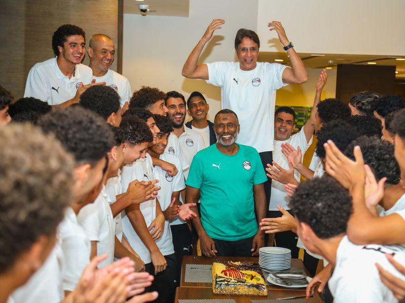  الجهاز الفني للمنتخب الوطني تحت 17عام، يحتفل بعيد ميلاد أحمد الكاس المدير الفني للمنتخب