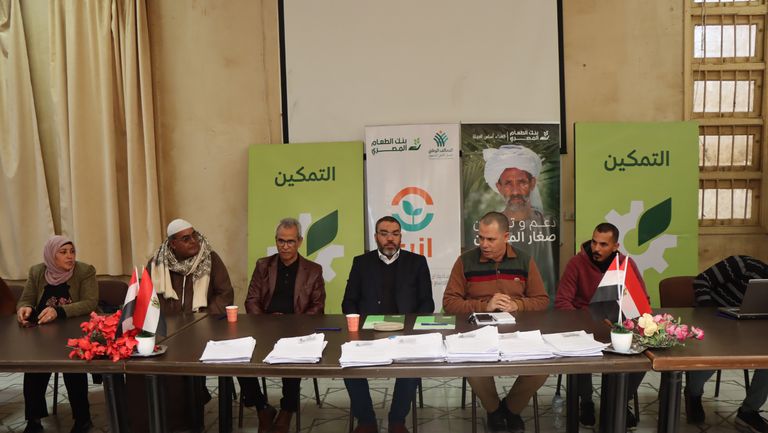 بنك الطعام المصري يوقع عقود لدعم 350 من صغار المزارعين بالبحيرة