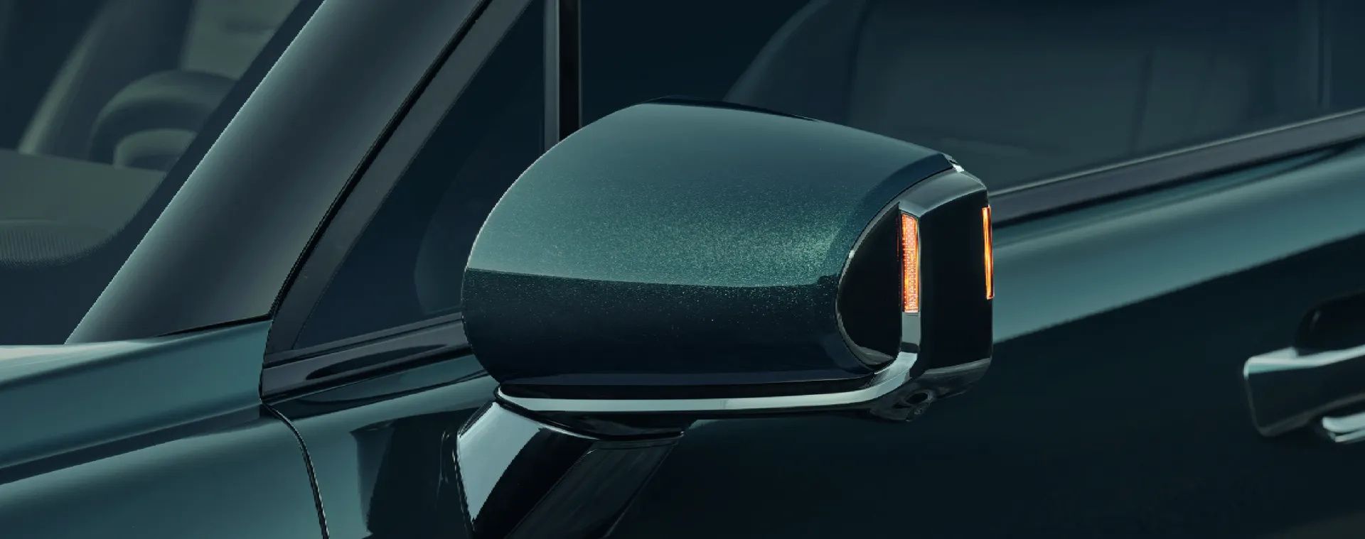 The all-new PALISADE’s sleek side mirrors, with integrated LED indicators, enhance visibility while adding a refined design touch
