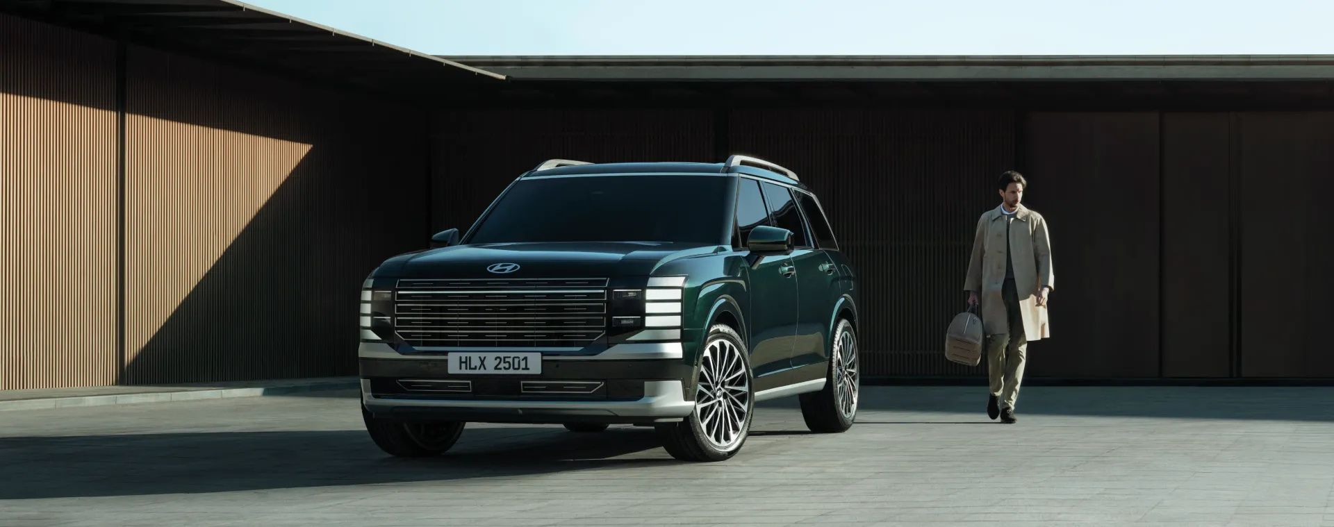 The chrome radiator grille blends seamlessly with the vertical headlamps, shaping a bold and wide front image