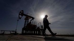 Oil Prices Rise Amid Supply Disruptions in the US and Russia
