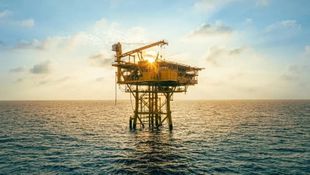 Oil Prices Rise 2% Amid Escalating Russia-Ukraine Tensions