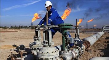 Oil Prices Fall Amid Expectations of Supply Surplus