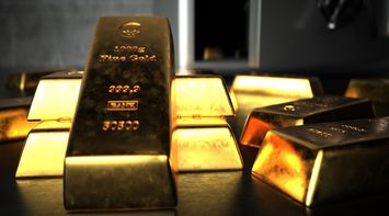 Gold Falls After Strong U.S. Jobs Data Dims Rate-Cut Expectations