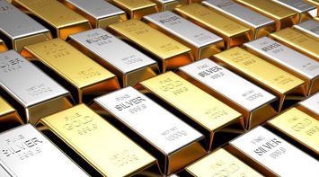 Gold Falls After U.S. Interest Rate Cut, Silver Hits Another Record High