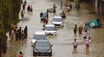 Death Toll from Indonesia Floods Rises