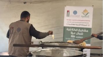 “The Hashemite Charity” Continues Distributing Meals in Gaza