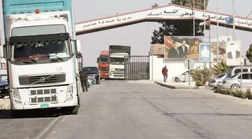 Customs: Strong Truck Traffic at the Jaber Border Crossing
