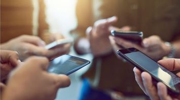 Import of 480,000 Mobile Phones Worth 44 Million Dinars Since the Beginning of the Year
