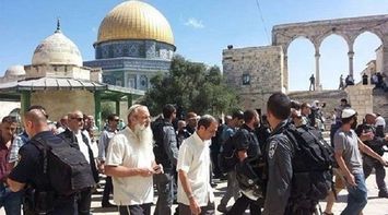 Dozens of Extremist Settlers Storm Al-Aqsa Mosque Compound
