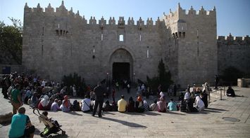 Injuries Reported as Israeli Forces Raid Several Towns in Occupied Jerusalem
